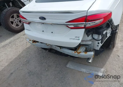 2018 Ford Fusion Hybrid Se z USA, uszkodzony, nr VIN 3FA6P0LU2JR131569